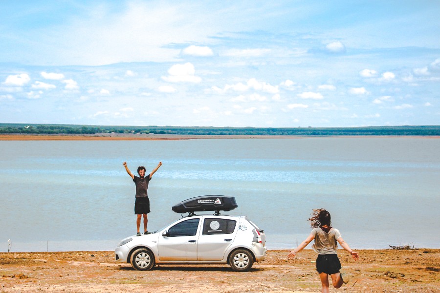 No Sudeste, em Minas Gerais, o casal começou a percorrer o Rio São Francisco da nascente à foz