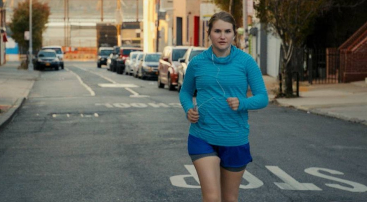 Jillian Bell interpreta Brittany Forgler em “A Maratona de Brittany”