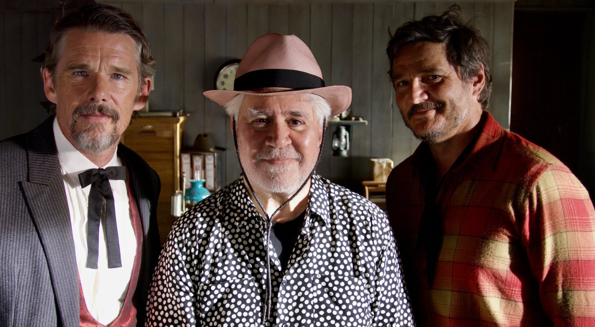 Ethan Hawke, Pedro Almodóvar e Pedro Pascal nas gravações do curta