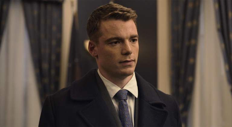 Gabriel Basso em "O Agente Noturno", disponível na Netflix