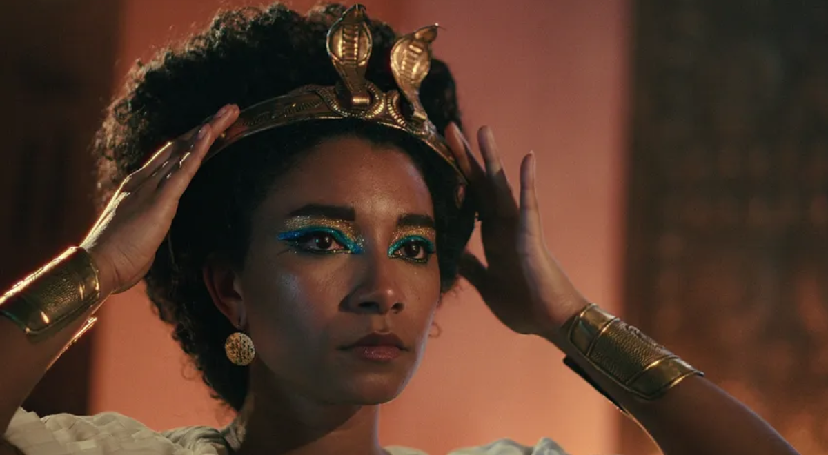 Adele James interpreta Cleópatra na série da Netflix