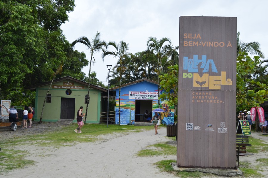 A Vila das Encantadas, na Ilha do Mel (PR)