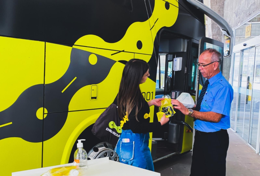 A compra antecipada de passagens de ônibus garante preços baixos para os próximos feriados