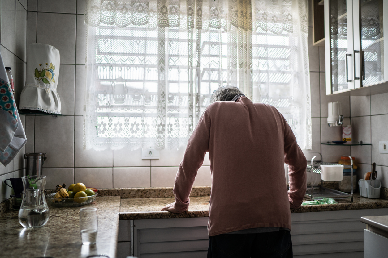 Pesquisas recentes têm ligado a solidão a diversas doenças, inclusive ao Parkinson, enfermidade degenerativa sem cura – iStock/Getty Images