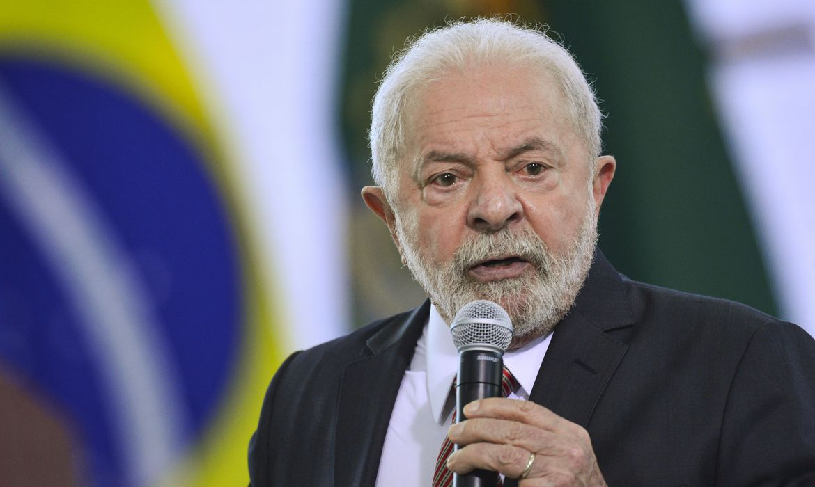 Lula determina que delegacias da mulher fiquem abertas 24h