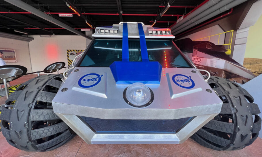 Protótipo de carro que poderá andar em Marte está exposto no complexo