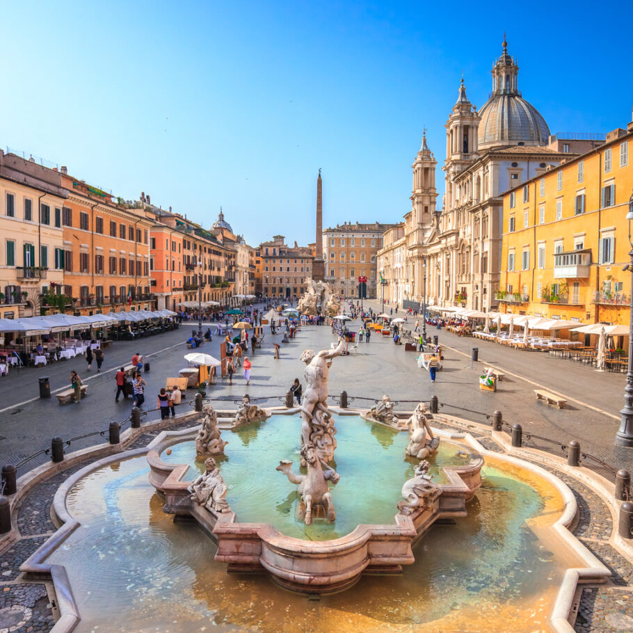 Vista da Piazza Navona, com a Fontana del Netuno em primeiro plano