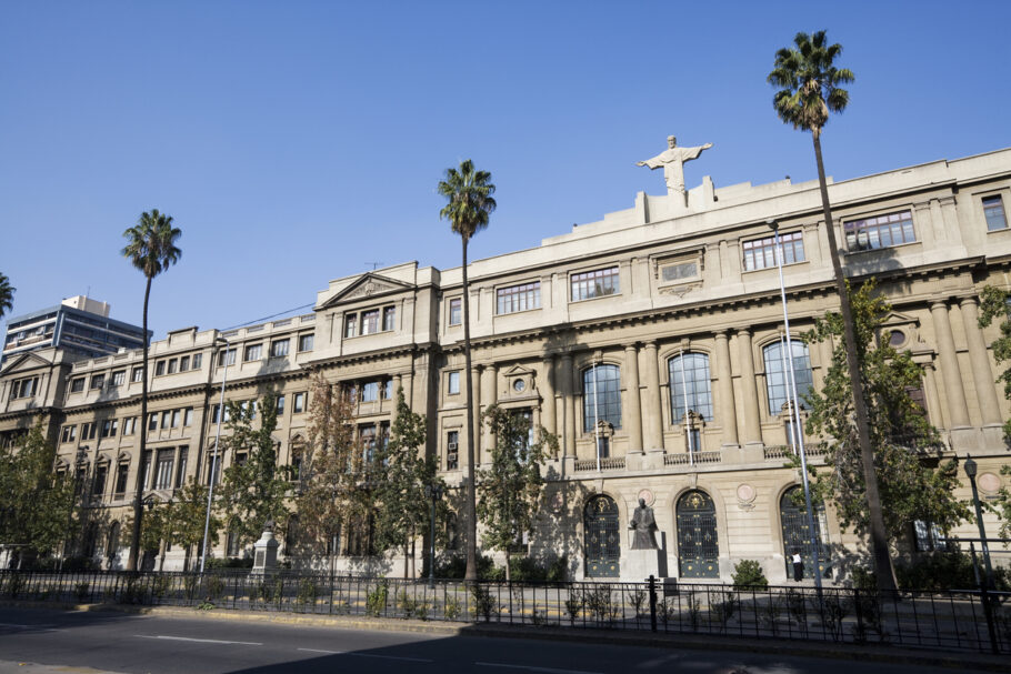 Universidad Católica de Chile libera 45 cursos gratuitos e online