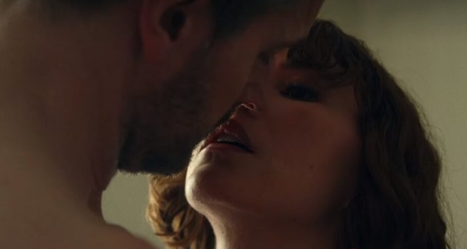 A cena do travesseiro desta série erótica está dando o que falar