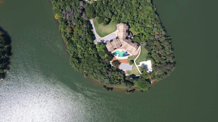 Imagem aérea mostra o Naturescer Eco Resort, em São Bernardo do Campo