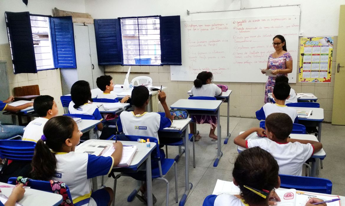 Recife – Alunos da Escola Municipal Abílio Gomes, na capital pernambucana