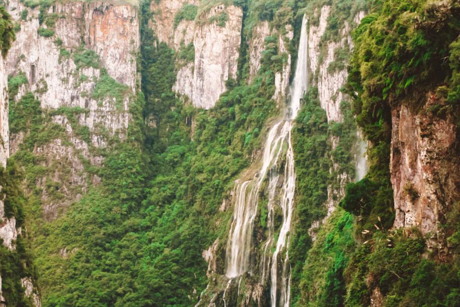 Os enormes paredões da Serra Catarinense