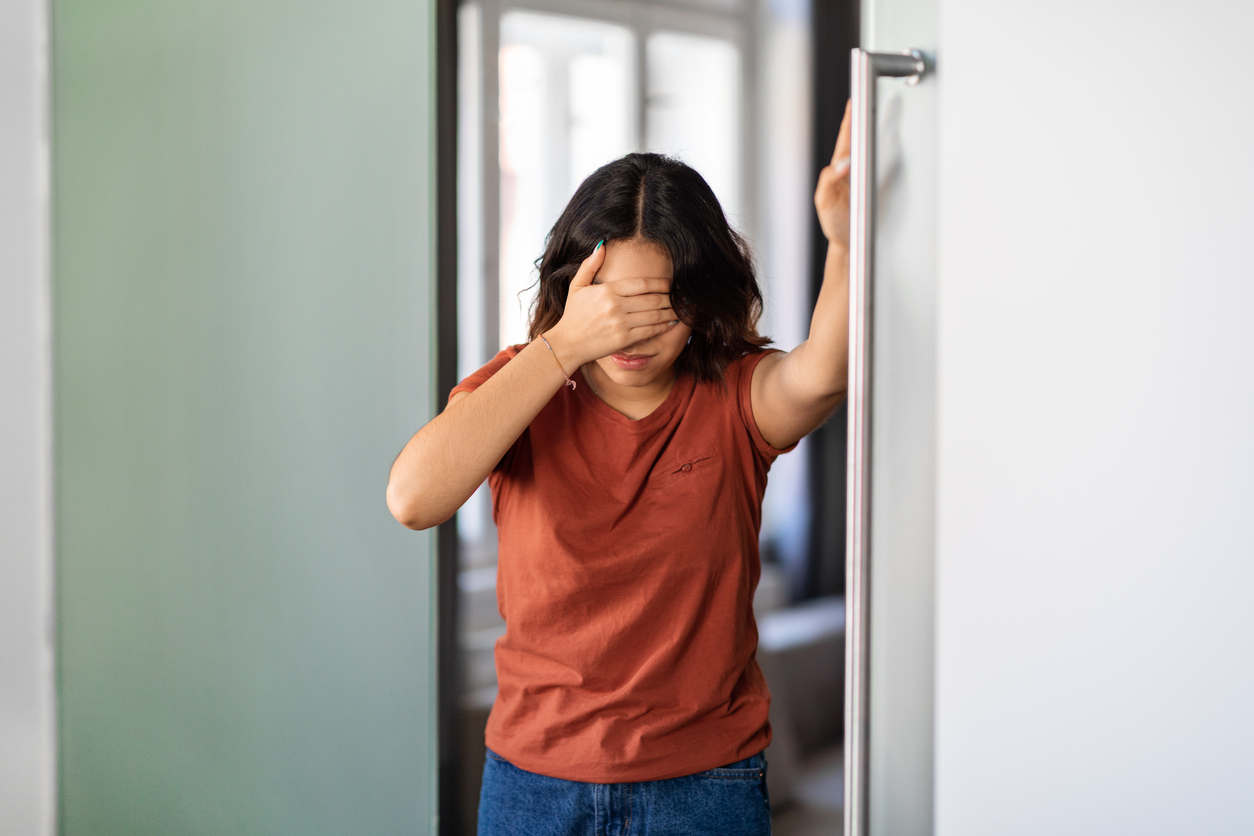 Tontura e sensação de desmaio são sintomas de pressão baixa – iStock/Getty Images