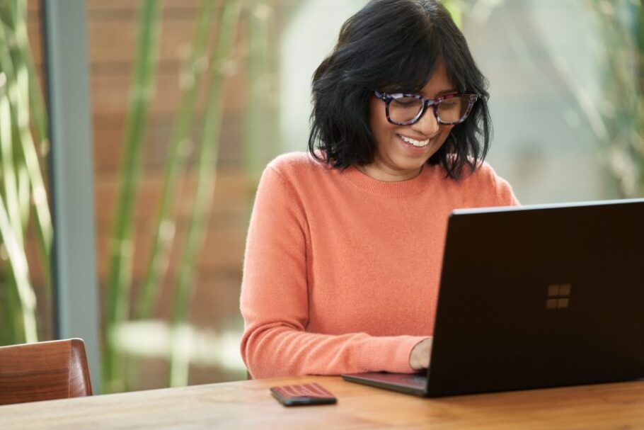 Microsoft abre 10 mil vagas em cursos gratuitos de TI só para mulheres