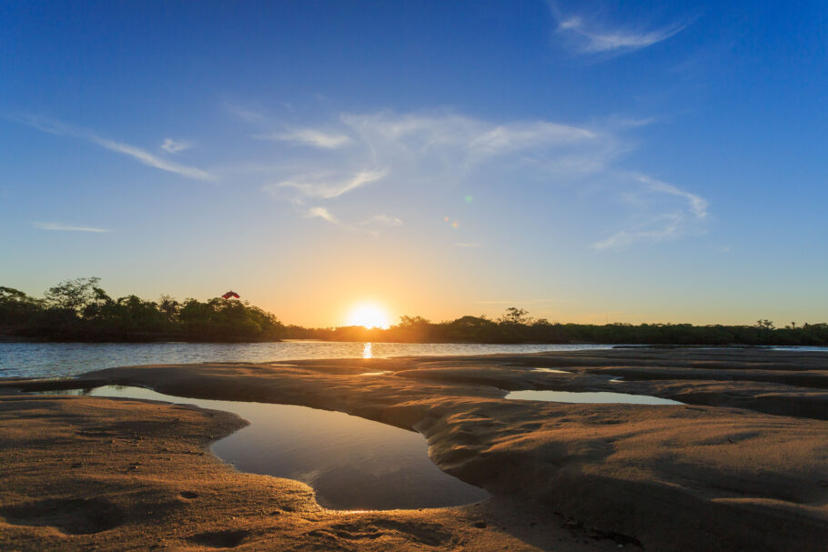 Pôr do sol no Pontal de Maracaípe