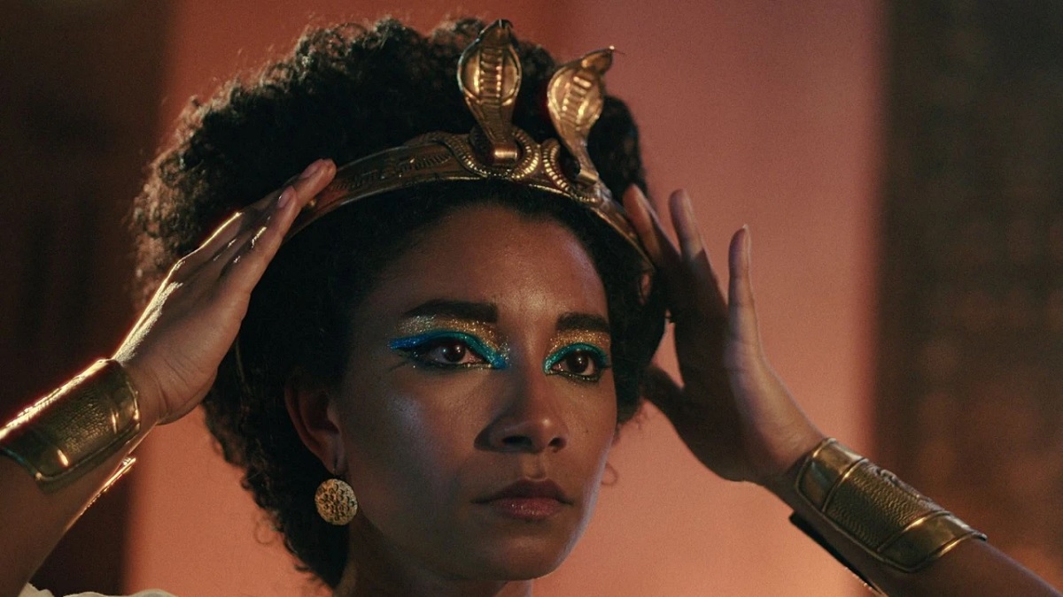 Atriz de Rainha Cleópatra rebate críticas sobre cor de pele