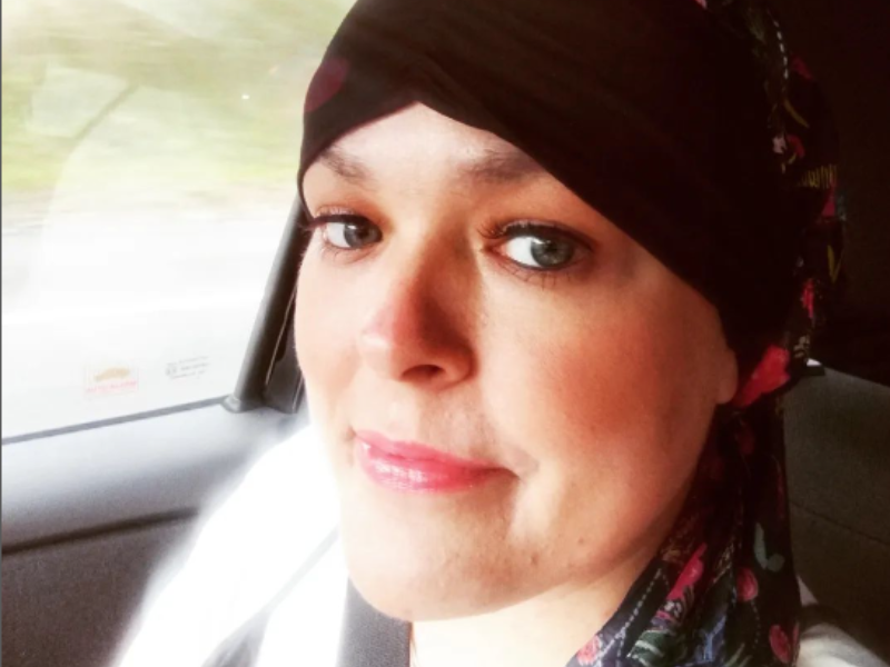 Lauren Fresa compartilha sua jornada contra o câncer de intestino no Instagram