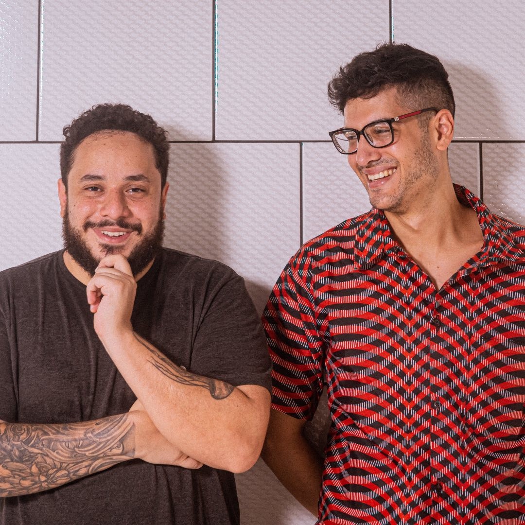 O duo musical Festim, composto pelos cantores e compositores populares André Moreno e Dito Bruzugú, está conquistando cada vez mais espaço na cena musical brasileira