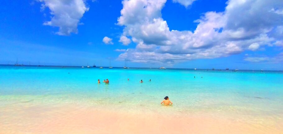 Carlisle Beach, em Barbados, país onde nasceu a cantora Rihanna