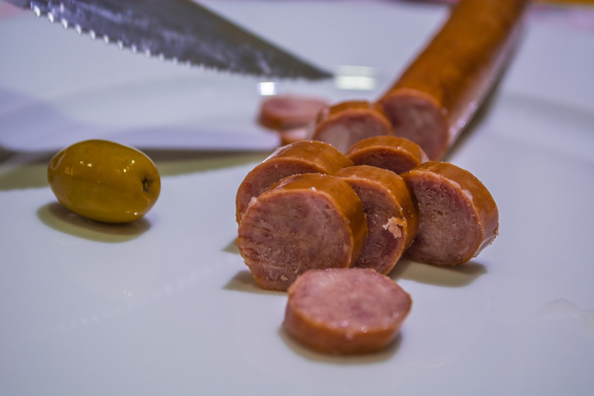 Este arroz com calabresa na pressão vai te conquistar