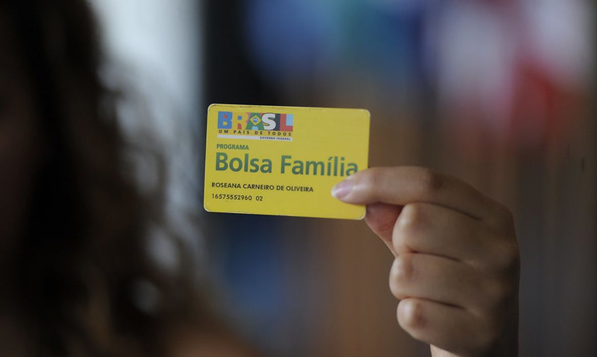 Bolsa Família aprova nova regra que reduz 50% do benefício