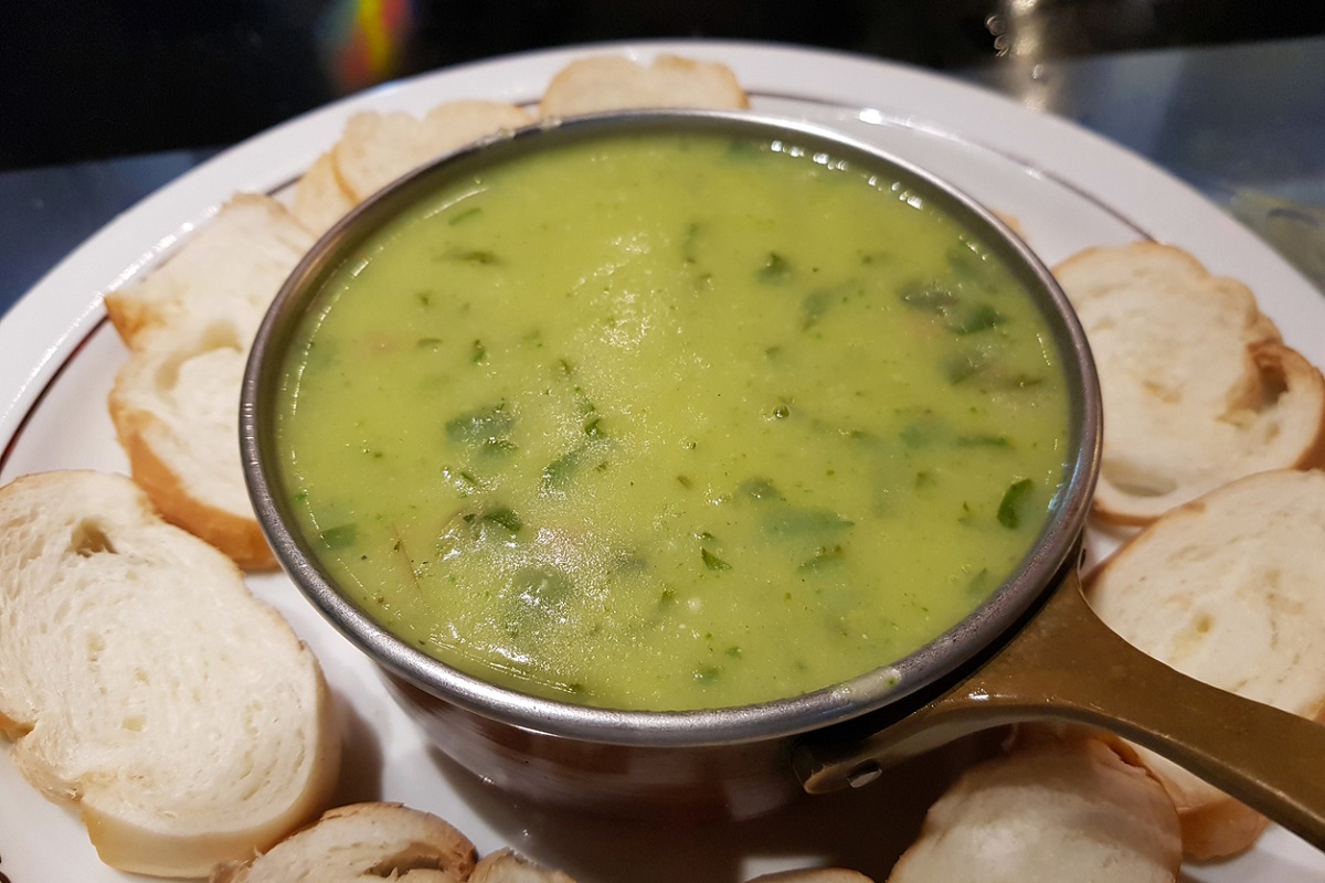 Essa é a melhor receita de caldo verde que você vai experimentar