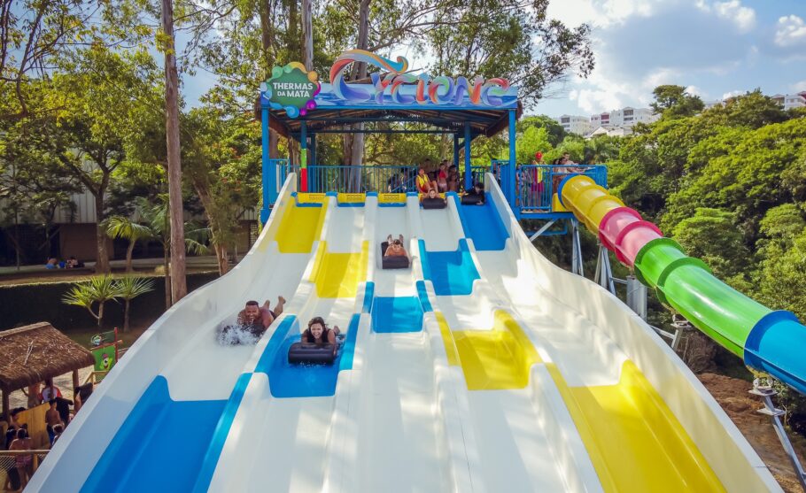 Cyclone é uma das atrações do parque aquático Thermas da Mata