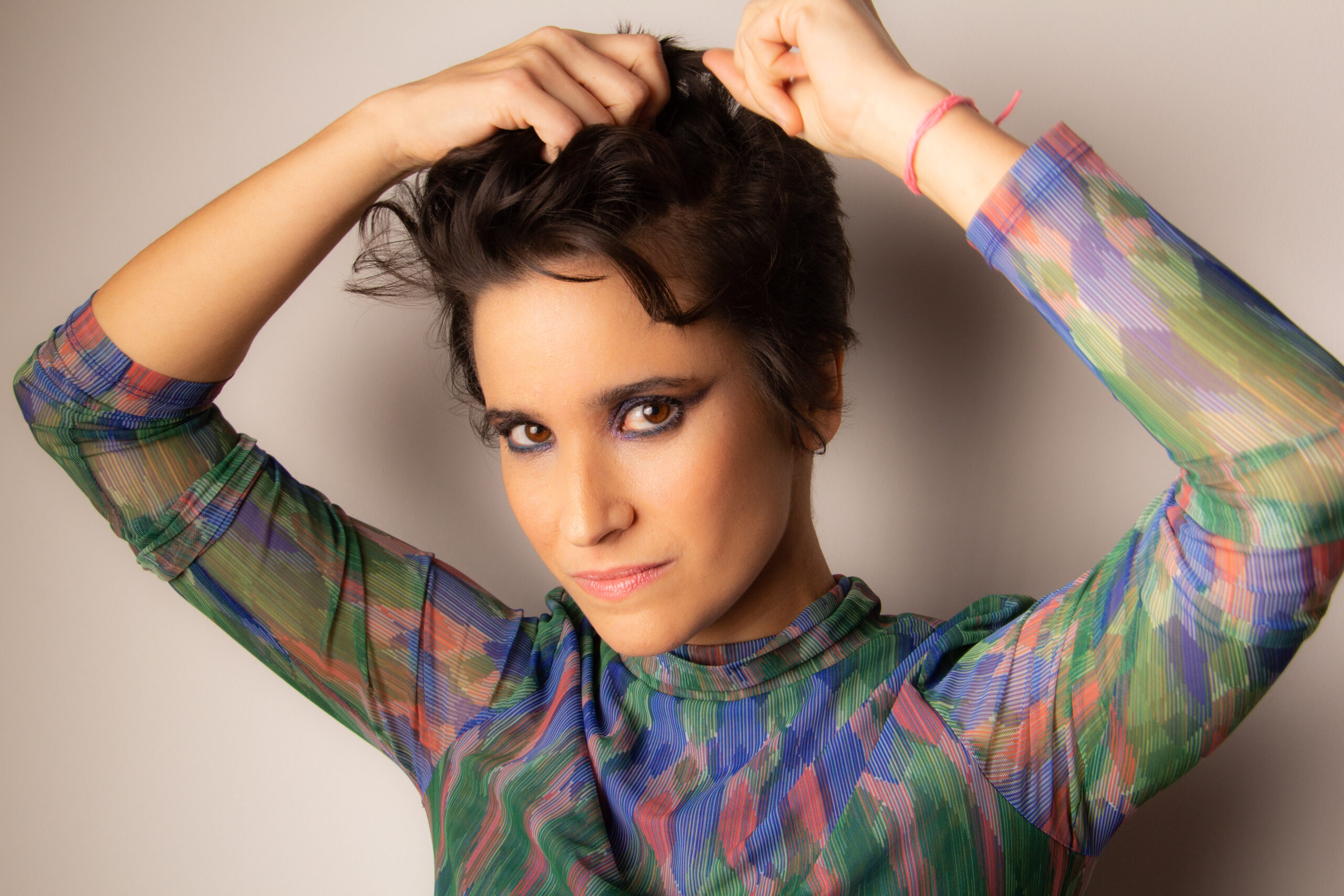 A talentosa cantora Marcela Brandão subirá ao palco do Teatro Maria Dudé para apresentar três músicas, incluindo o novo single em parceria com o Festim