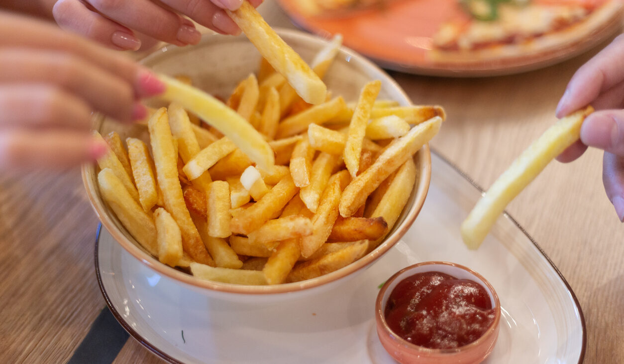 Estudo aponta que consumo exagerado de batata frita pode aumentar risco de doenças