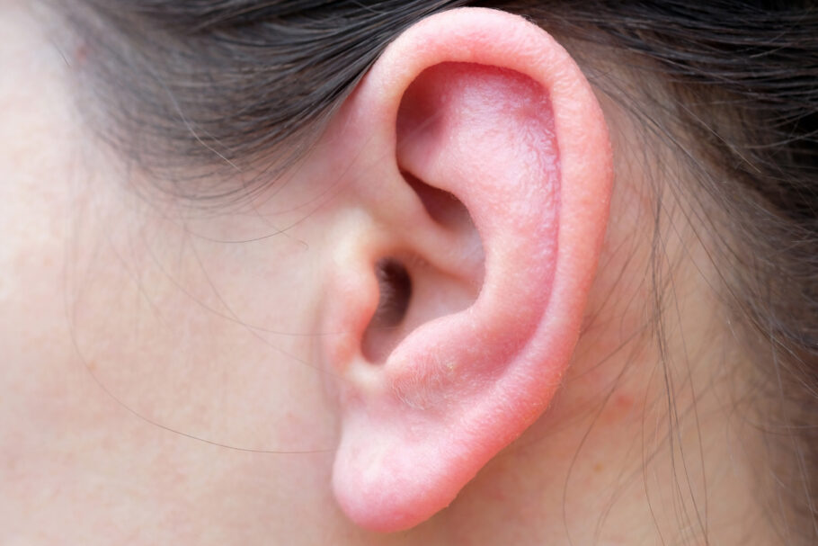 Zumbido no ouvido é um dos possíveis sinais de falta de ferro