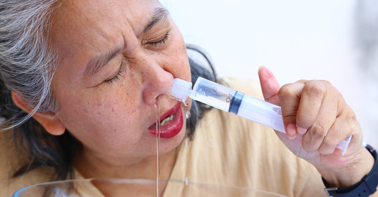 Lavagem nasal com solução salina