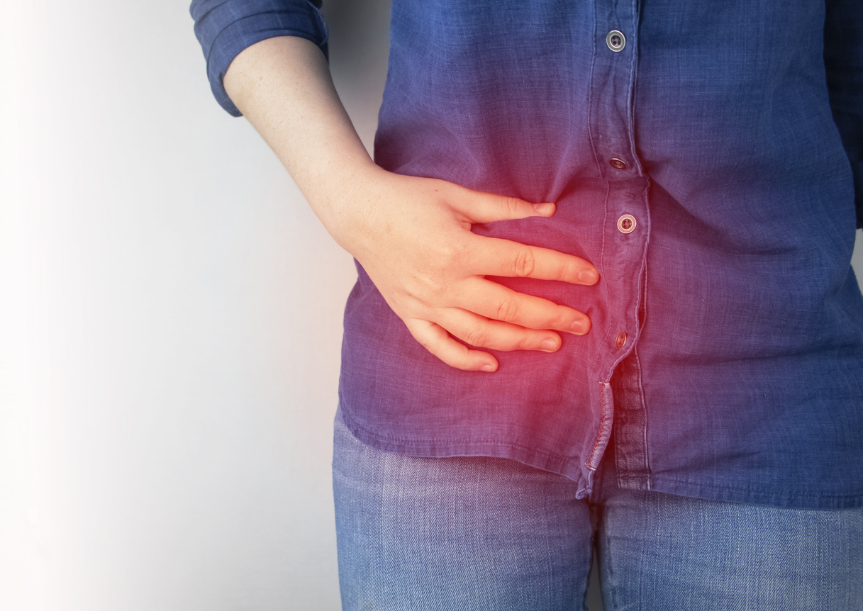 Embora os sintomas da doença de Crohn afetem o sistema digestivo, alguns sinais podem aparecer em outras partes do corpo.  Além disso, a doença tem caráter crônico, acompanhando o paciente por muito tempo – iStock/Getty Images