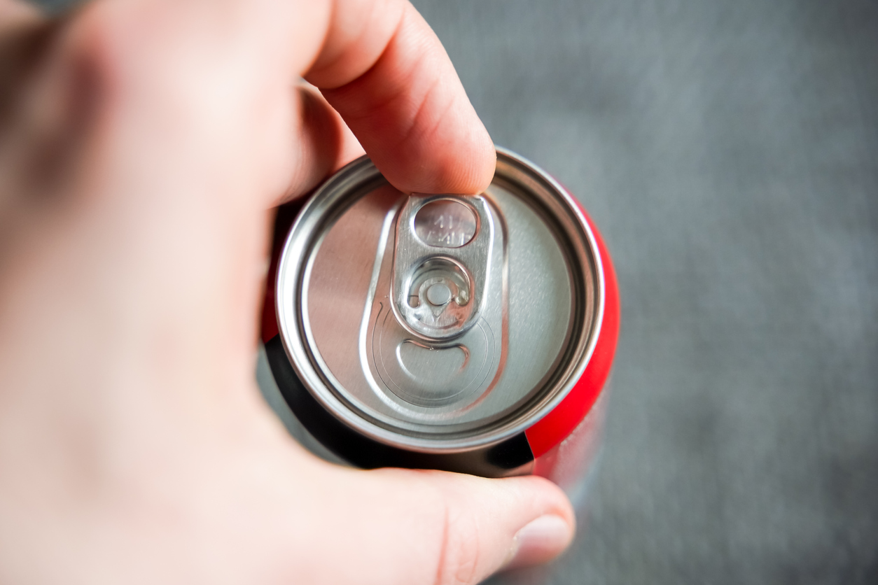 Aspartame presente em refrigerantes e outros produtos diet pode causar danos à saúde, entre eles a depressão – iStock/Getty Images
