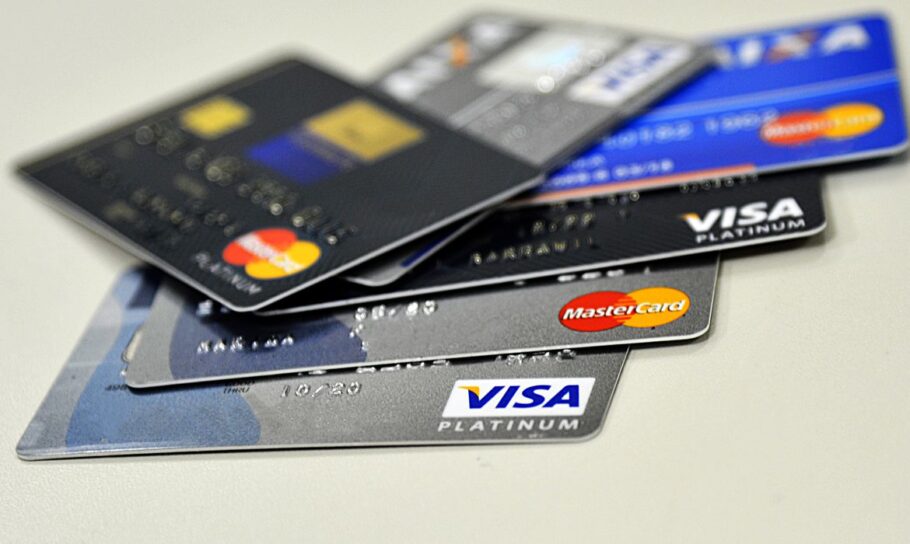Brasil vai adotar limite para a cobrança de juros no cartão de crédito