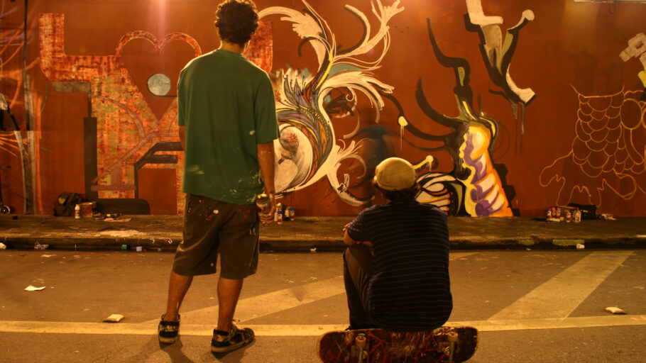 Registro da pintura no Túnel Noite Ilustrada, em São Paulo, 2016.