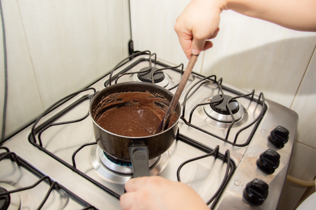 Faça o melhor brigadeiro de panela para matar a vontade de noite