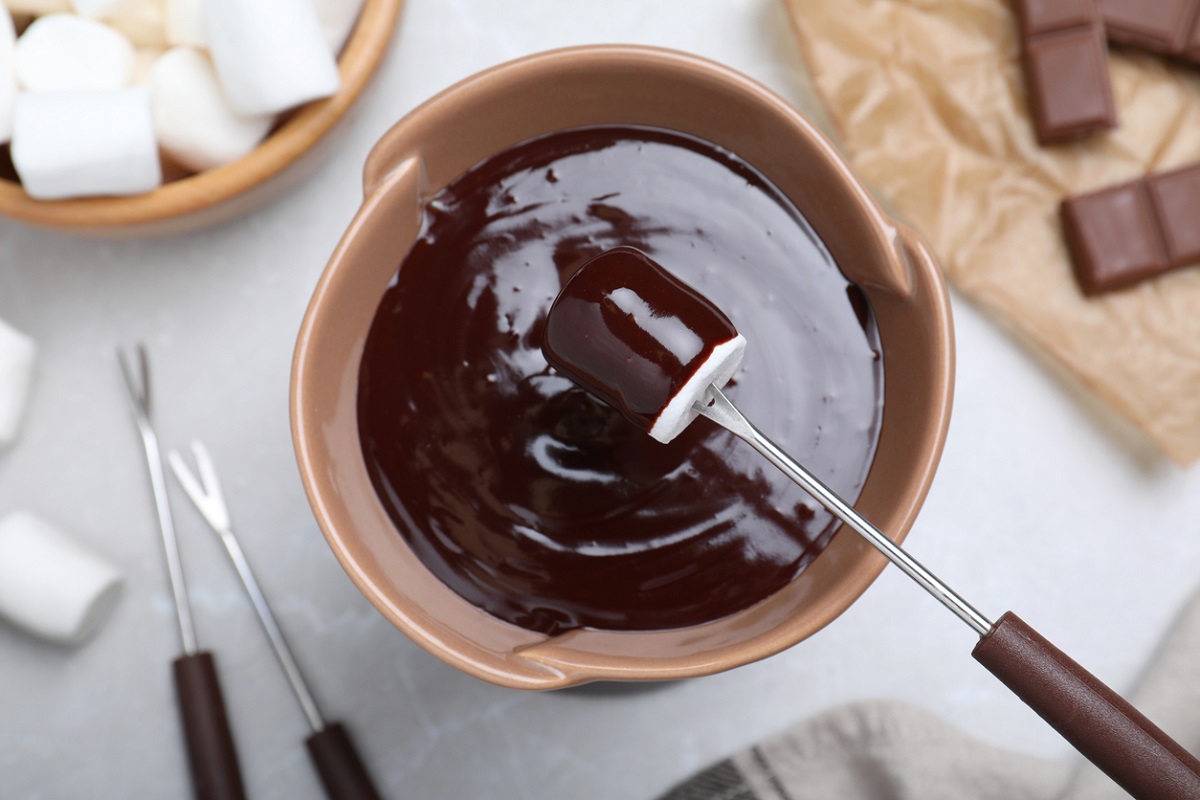 Experimente fazer um delicioso fondue de chocolate