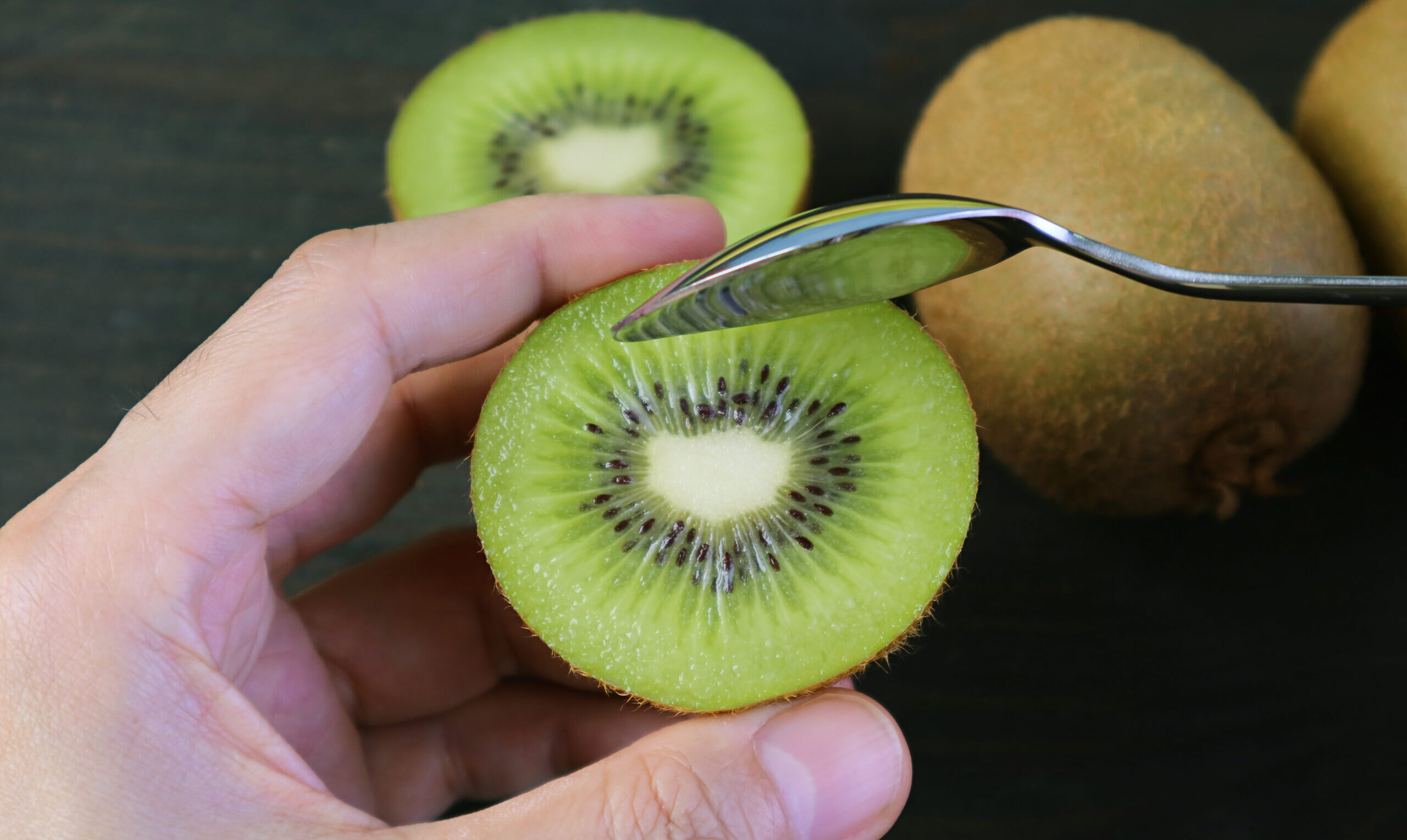 Conheça os benefícios do kiwi