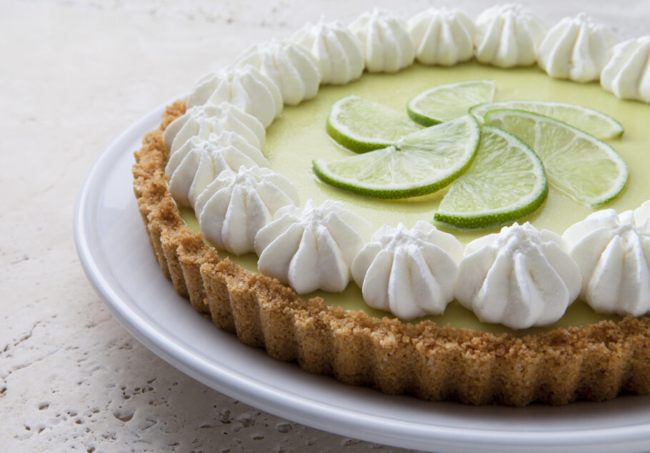 Torta de limão refrescante e deliciosa