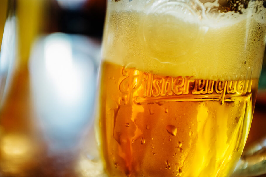 Cervejaria Pilsner Urquell oferece tour guiado aos turistas