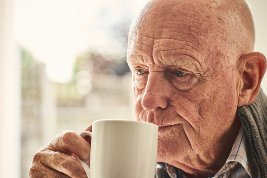 Estudo descobre poder de um certo chá na prevenção de Alzheimer