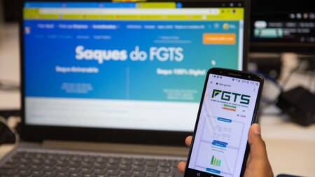 Beneficiários podem aderir à modalidade do saque-aniversário do FGTS pelo app e site do FGTS, ou também pelo internet banking da Caixa