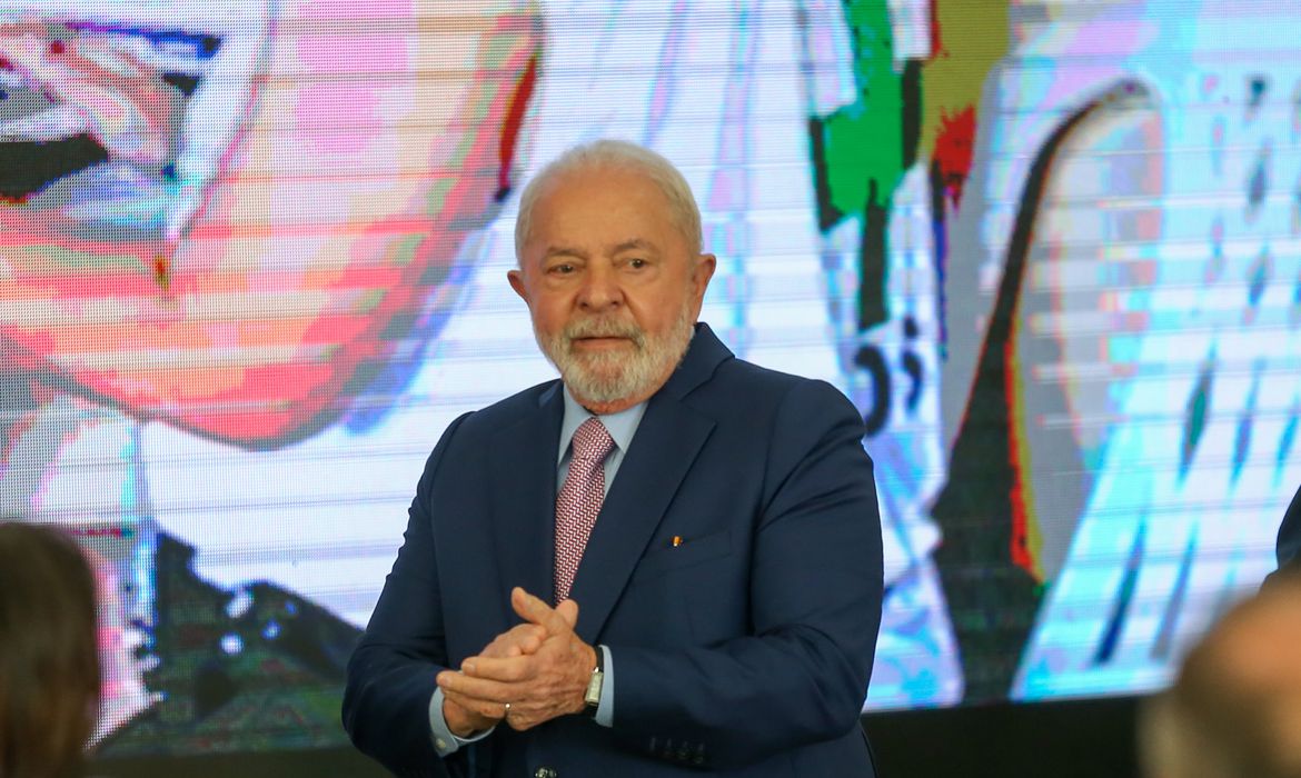 Lula dá dica de educação financeira para brasileiros