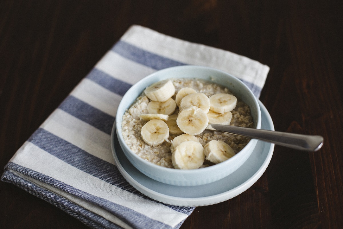 Mingau de aveia com banana: o café da manhã perfeito e nutritivo