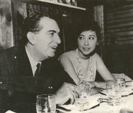 O escritor Nelson Rodrigues ao lado da atriz Fernanda Montenegro, em dezembro de 1961
