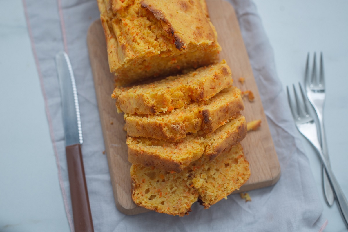Faça em casa um pão de cenoura saudável e irresistível