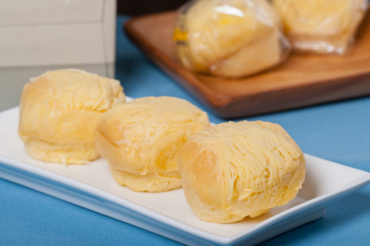 Pão de queijo cheddar recheado: a receita que vai te surpreender
