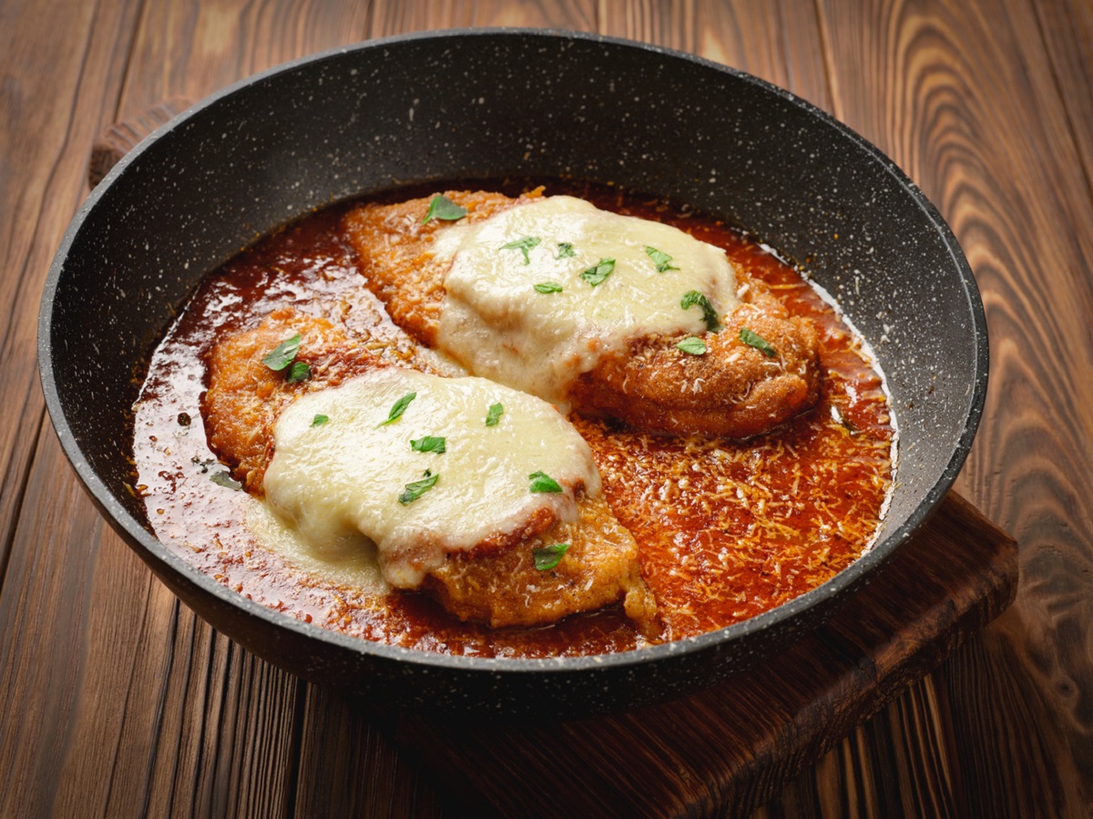 Faça uma parmegiana de frango em apenas alguns minutos