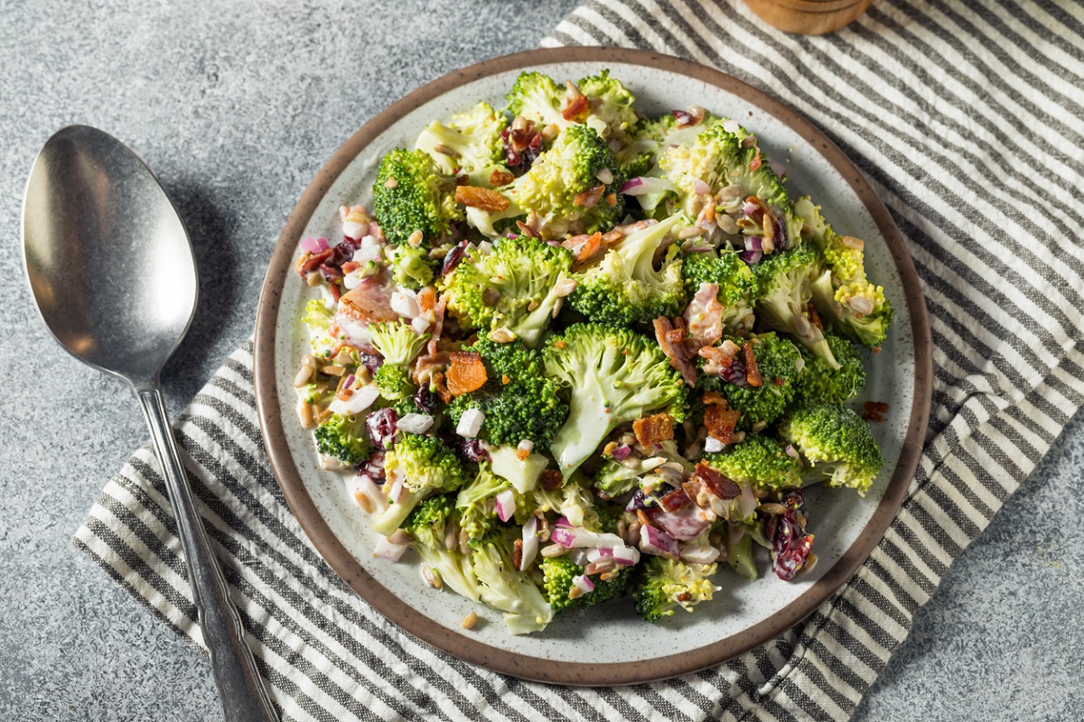 Salada de Brócolis: uma opção nutritiva para seu almoço
