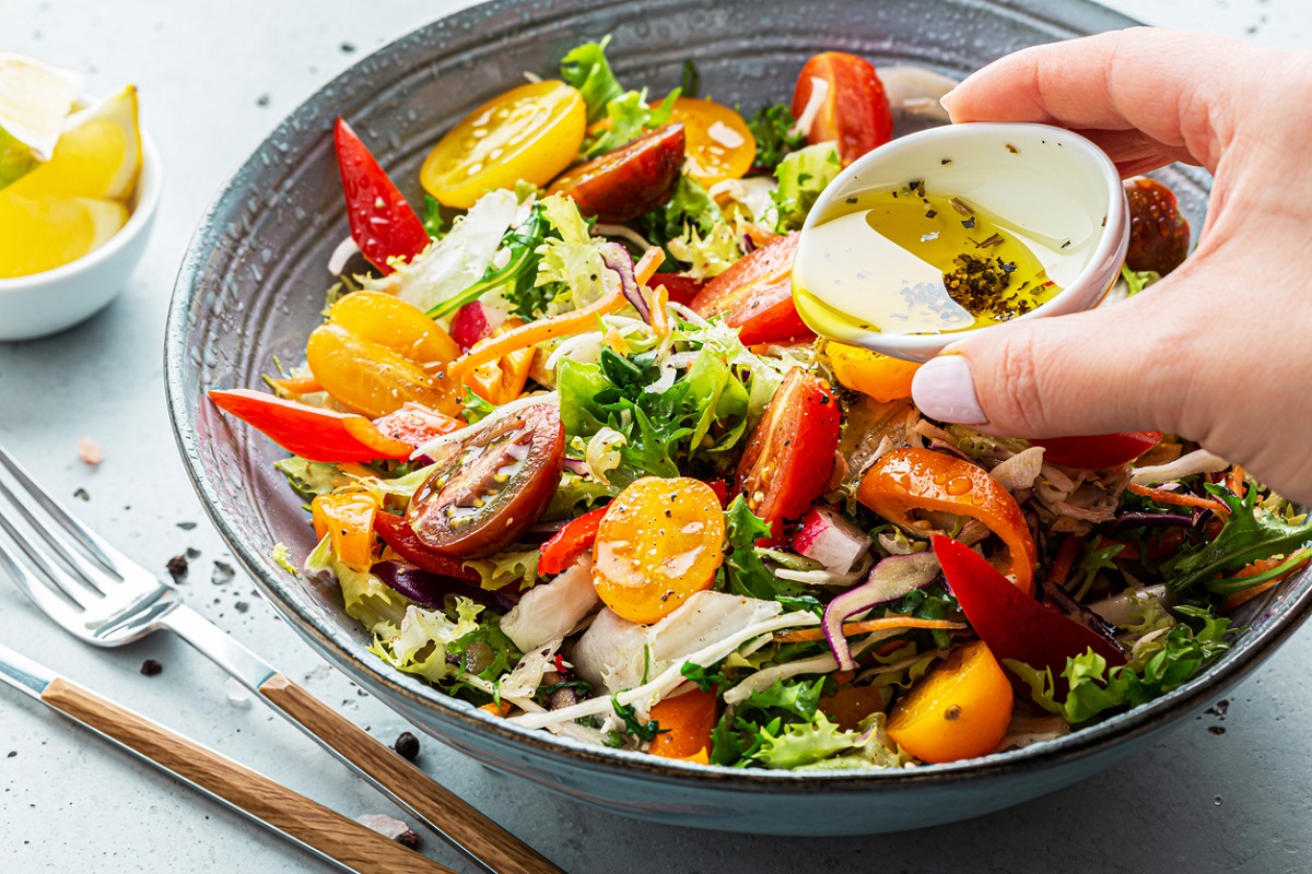 Experimente fazer a deliciosa salada primavera para o almoço